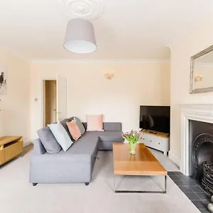 https://regency-apartment-private-entrance-courtyard.cardiffhotelswales.com